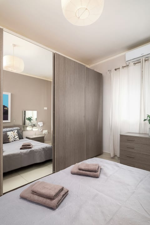 Apartment, 2 Bedrooms, Kitchen | Blackout drapes, iron/ironing board, free WiFi