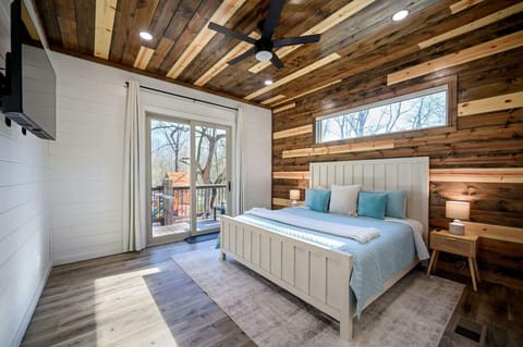 Cabin, Multiple Beds, Hot Tub (Chillax Inn The River) | 5 bedrooms, individually decorated, individually furnished, bed sheets