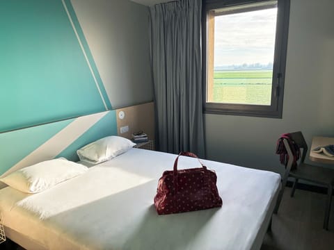 Standard Room, 1 Double Bed | Free WiFi, bed sheets