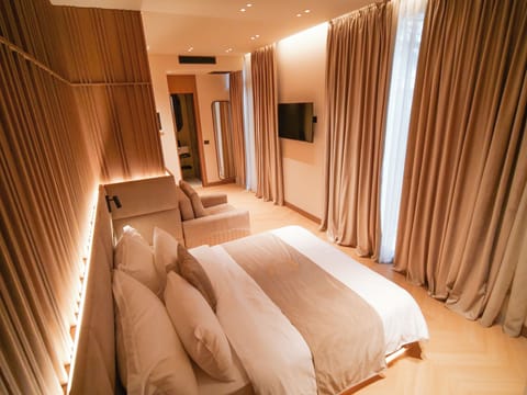 Standard Triple Room | Minibar, free WiFi, bed sheets