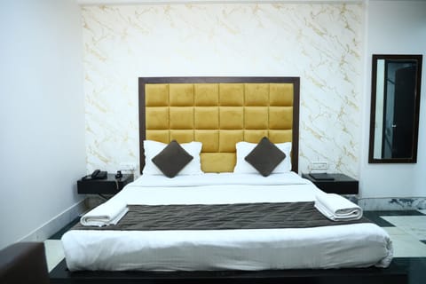 Deluxe Double Room | Desk, laptop workspace, free WiFi, wheelchair access