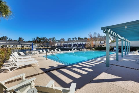 Mariners Landing | Community Amenities | Seasonal Pool (Not Heated)