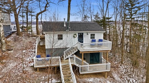 Wrap Around Porches to Follow the Sun and Views