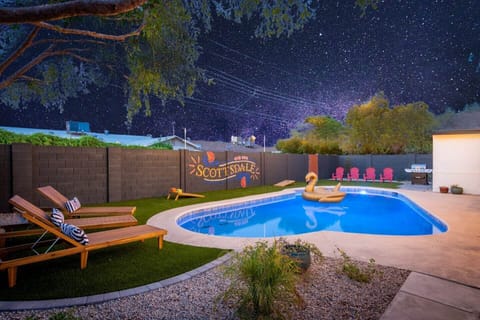 Scottsdale-themed pool area for memorable stays