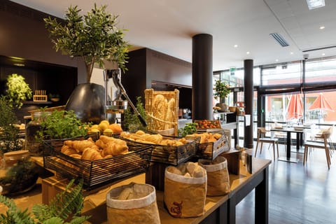 Daily buffet breakfast (EUR 27 per person)