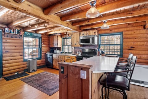 Gather around the counter for a familky breakfast and enjoy the view!