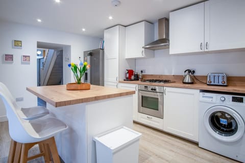 Taliesin - 5 Bedroom Holiday Home - Tenby (27063)