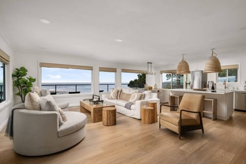 Welcome to Crew House! We hope you enjoy this breathtaking Netarts Bay rental!