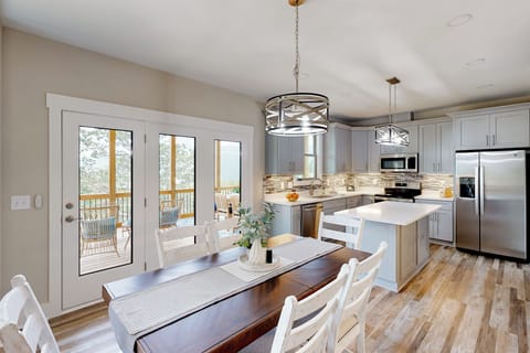 Dining Area | Main Level