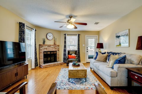 Haltom City Vacation Rental | 3BR | 2BA | 1 Small Step to Enter | 1,800 Sq Ft
