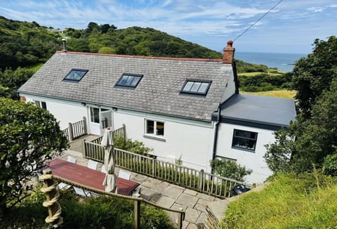 Lower Hillcott, Crackington Haven: Escape to this beautiful seaside cottage nestled in the heart of Crackington Haven