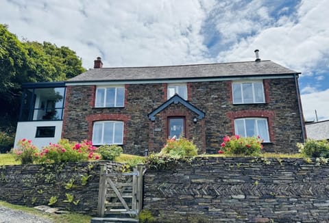 Lower Hillcott, Crackington Haven: Escape to this beautiful seaside cottage nestled in the heart of Crackington Haven