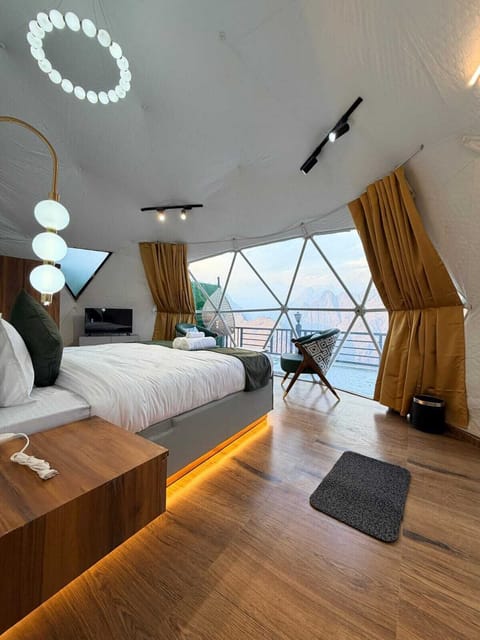 Luxury Room | Desk, laptop workspace, free WiFi