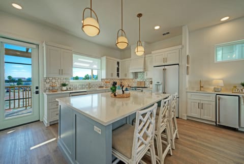 Close-up of the kitchen island and breakfast bar.