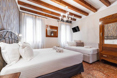 Standard Triple Room | Hypo-allergenic bedding, soundproofing, cribs/infant beds, free WiFi