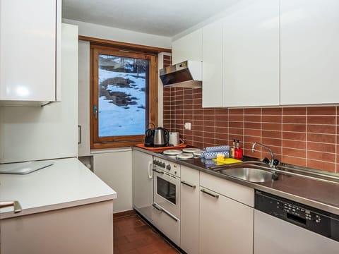 Kitchen, Major Appliance, Kitchen Appliance, Wood, Countertop, Interior Design, Flooring, Cabinetry, Room, Ceiling