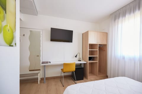 In-room safe, free WiFi, wheelchair access