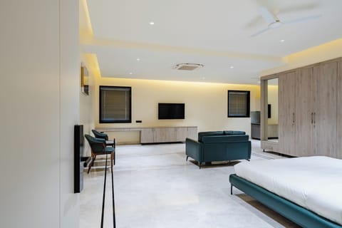 Deluxe Suite | Living area