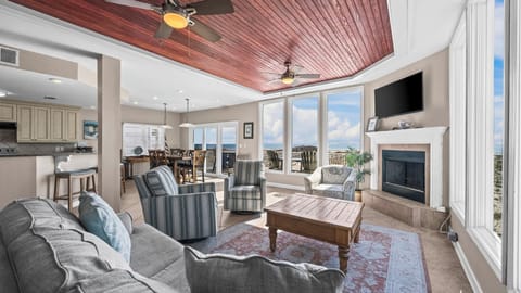 Miami Vice - - Spacious open-living design with stunning Gulf views.