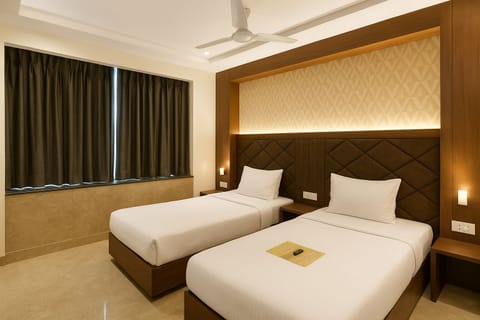 Family Triple Room, City View | Desk, laptop workspace, soundproofing, free WiFi