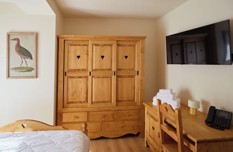 Free WiFi, bed sheets