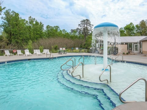 Condo (3 Bedrooms) | Property amenity