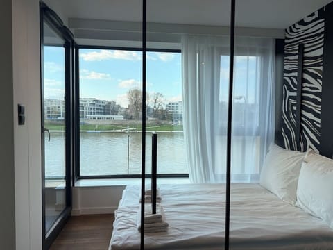 Superior Apartment, Balcony, River View | Hypo-allergenic bedding, individually decorated, individually furnished