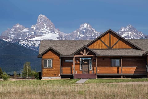Majestic Triple B Ranch with iconic Teton peaks as your backdrop — a craftsman 6-bedroom retreat set on wide-open Idaho ranchland.