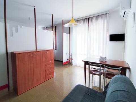 Studio, 1 Bedroom, Balcony, City View | Living room