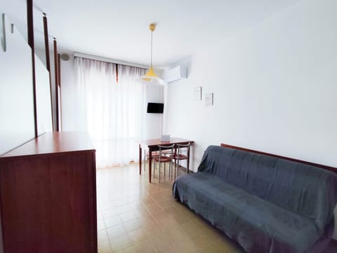 Studio, 1 Bedroom, Balcony, City View | Living room