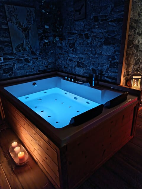 Indoor spa tub