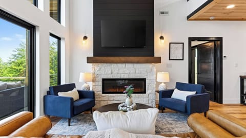 House (5 Bedrooms) | Interior
