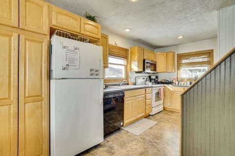 Kitchen | 1st Floor | Toaster | Blender | Dishwasher