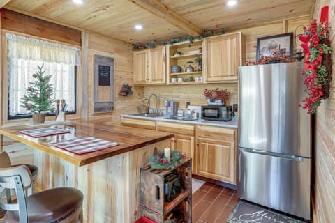 Kitchen | Cooking Basics | Keurig Coffee Maker | Bar Seating | Dishes & Flatware