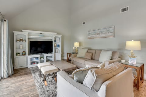 Miramar Beach Vacation Rental | 2BR | 2BA | 1,100 Sq Ft | Stairs Required