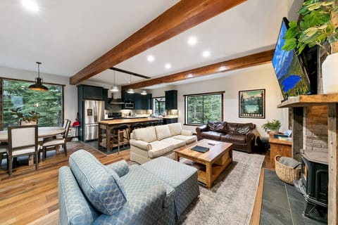 Living room with TV and Fireplace