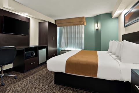 Room, 1 King Bed, Non Smoking | Desk, iron/ironing board, free WiFi, bed sheets