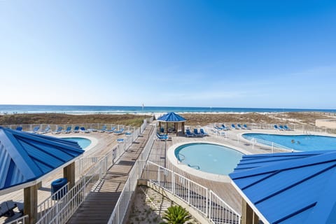 2 outdoor pools