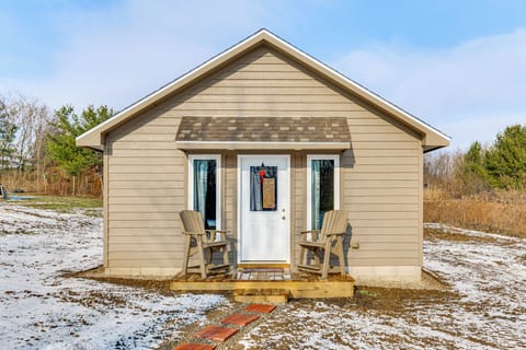 Delphi Vacation Rental | Studio | 1BA | 3 Steps Required | 280 Sq Ft