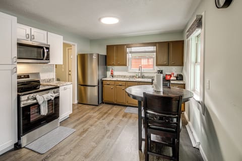 Dining Table | Dishware/Flatware | Kitchen | Cooking Basics | Spices Provided