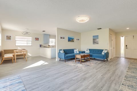 Hollywood Vacation Rental | 3BR | 2BA | 1 Step to Enter | 1,800 Sq Ft