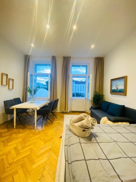 Basic Apartment | Iron/ironing board