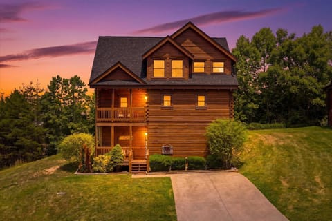 Welcome to Pinewood Lodge Cabin by Beyond Expectations—your Smoky Mountain escape.