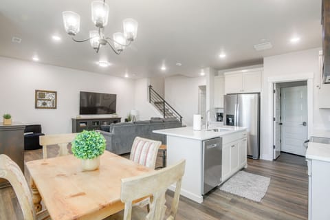 Apartment (4 Bedrooms) | Front of property