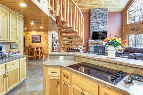 House (5 Bedrooms) | Interior