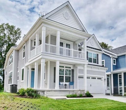 Beautiful 6 Bedroom, 4 and Half Bath Three Floor Coastal Beach Home