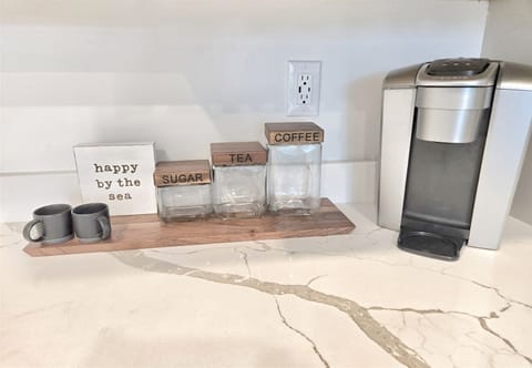 Keurig and Toastmaster 12 cup CapacityCoffee Makers