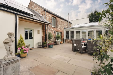 House | 5 bedrooms, Internet