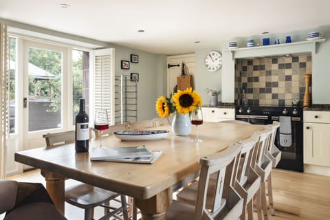 House | 5 bedrooms, Internet