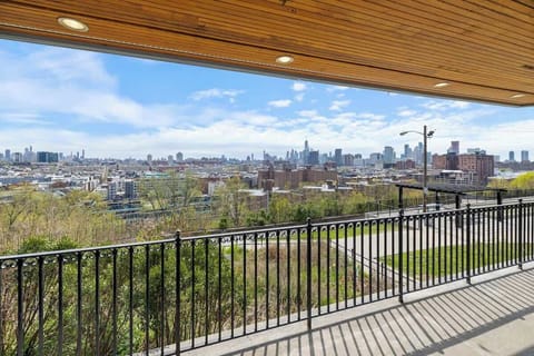 Stunning panoramic views of Manhattan from this scenic park.
